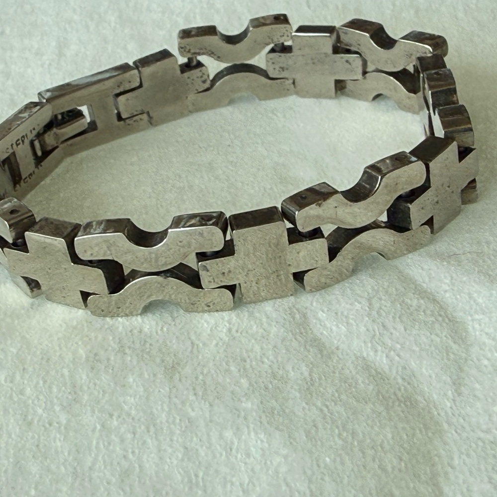 Elegant Silver Bracelet - Picture 3 of 9